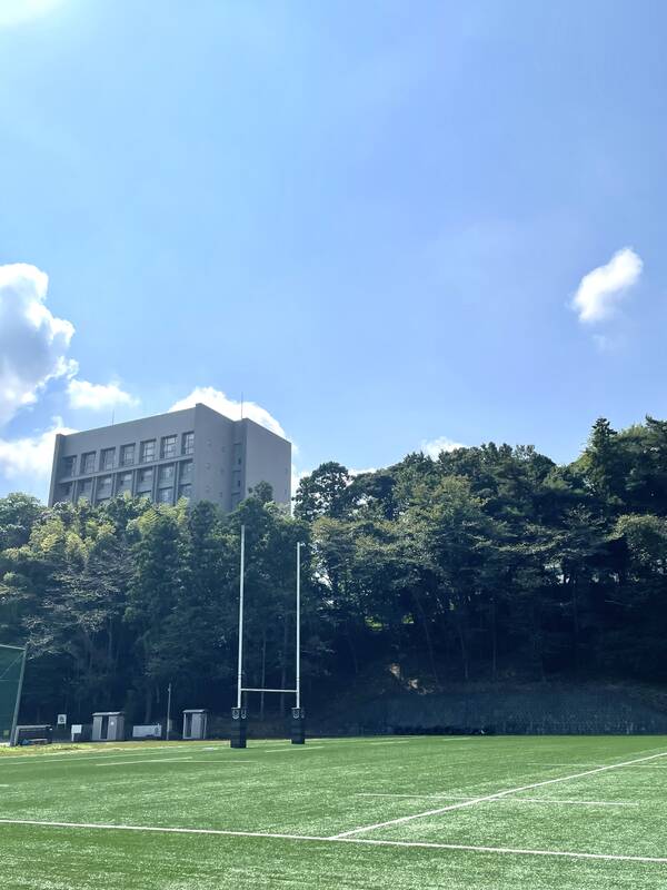 大学ラグビーチームの仕事、お打ち合わせです。
貼り替えて新しくなった人工芝グラウンド、人工芝のクオリティー向上も目覚ましいものです。